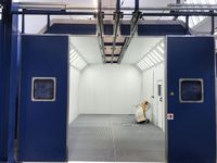 A powder booth for coating workpieces, which is vacuumed over the floor during over-spraying